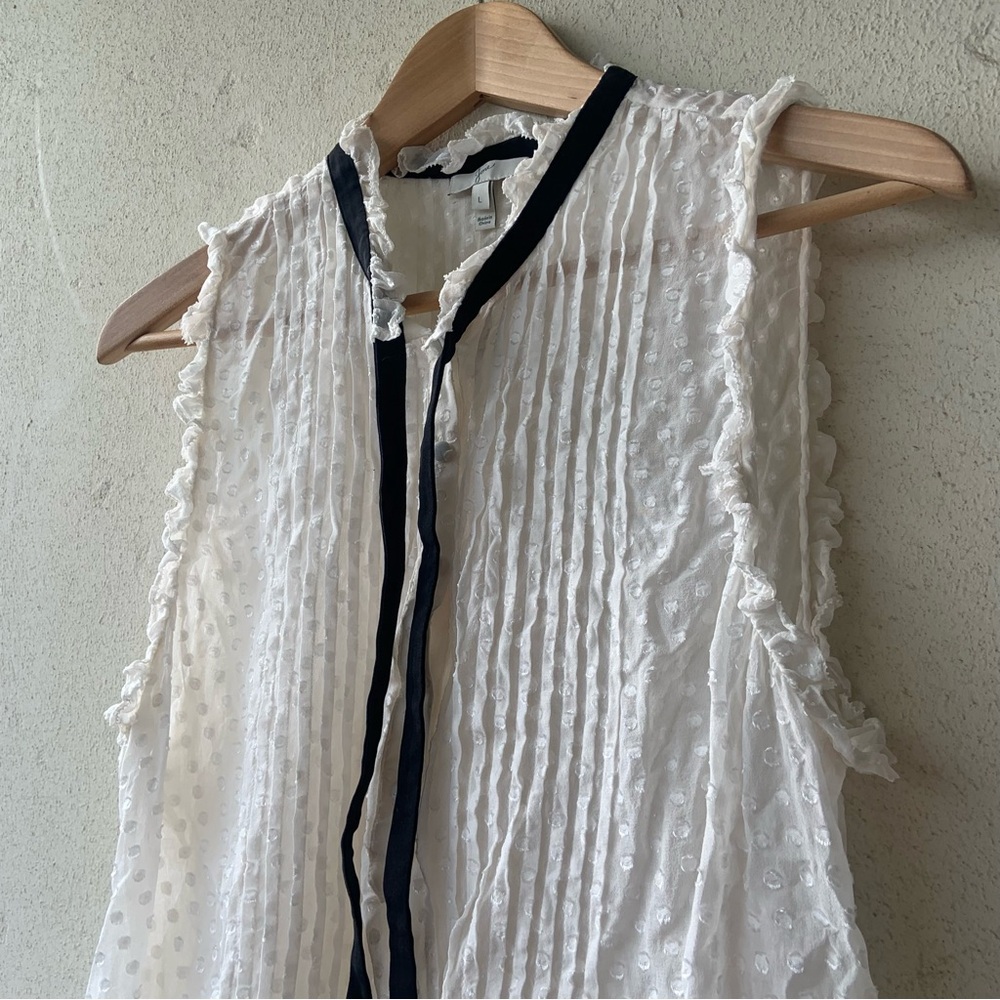White Sleeveless Top with Black Velvet ribbon - Picture 3 of 9